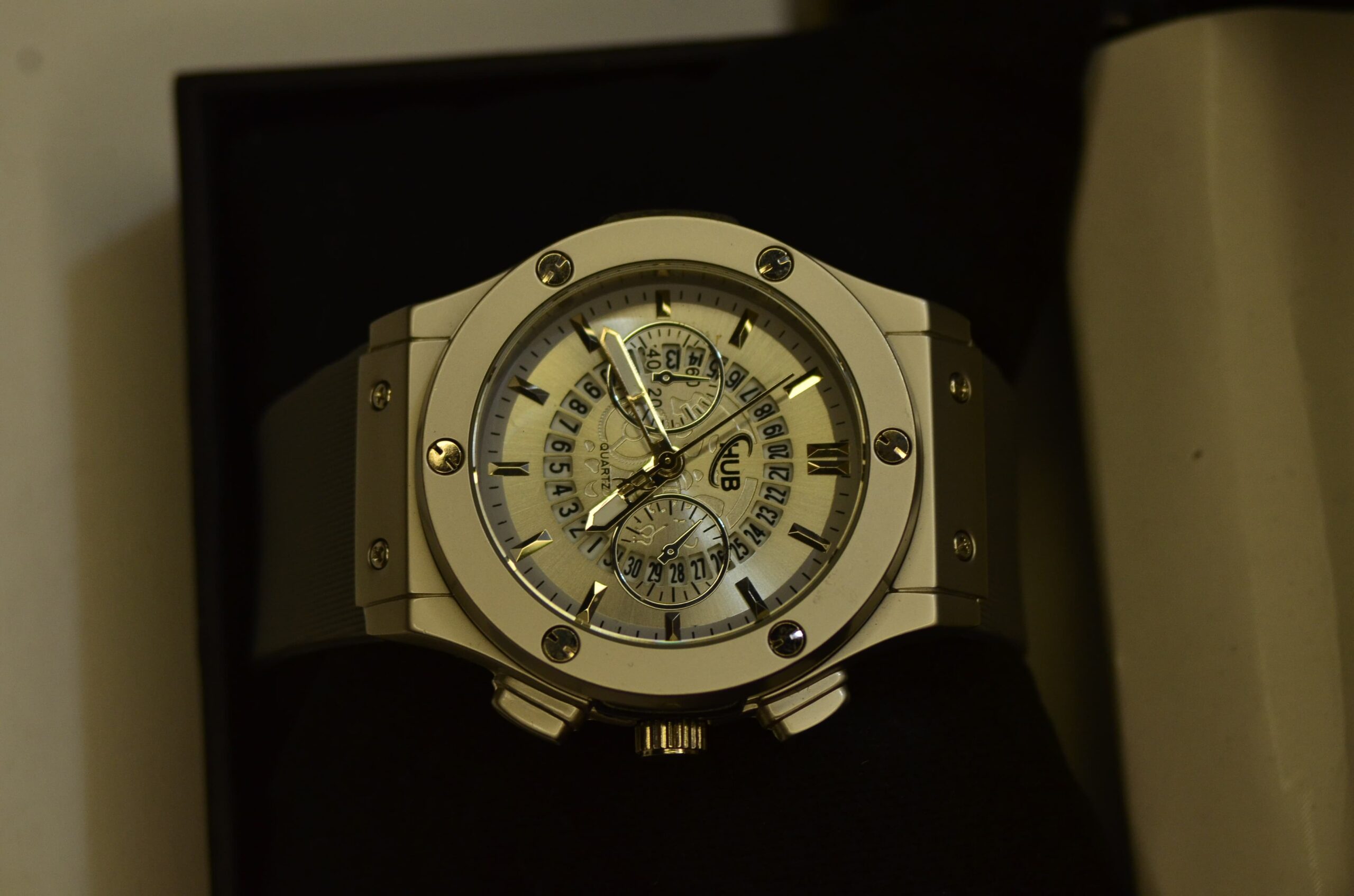Hublot Geneve Classic Fusion Stainless Steel Quartz Watch With Box - Image 3